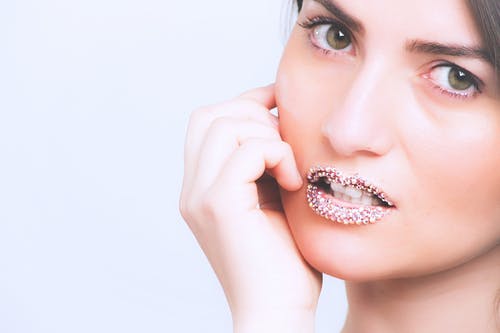 口腔溃烂是什么呀_经常长口腔溃烂是怎么回事呢_口腔有溃烂